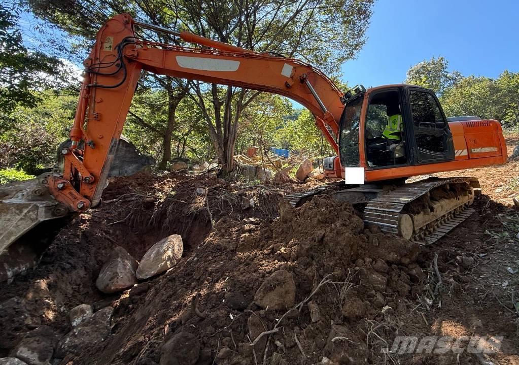 Doosan DX 220 LCA Bagri goseničarji