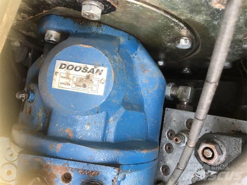 Doosan DX60 Bagri goseničarji