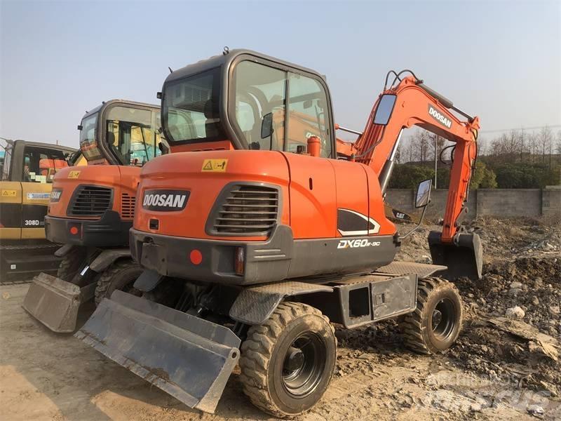 Doosan DX60 Bagri goseničarji