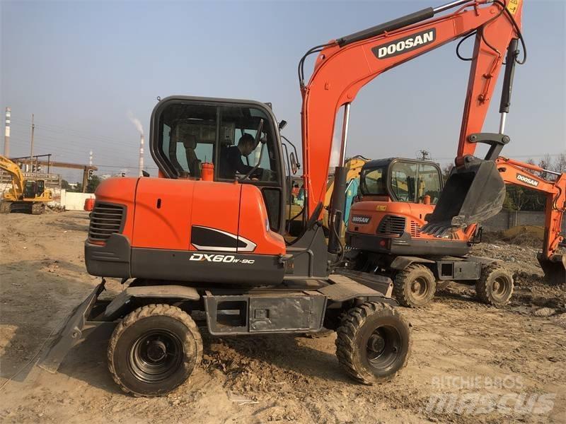 Doosan DX60 Bagri goseničarji