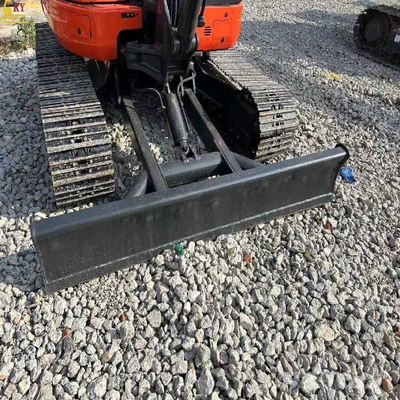Kubota 163 Bagri goseničarji