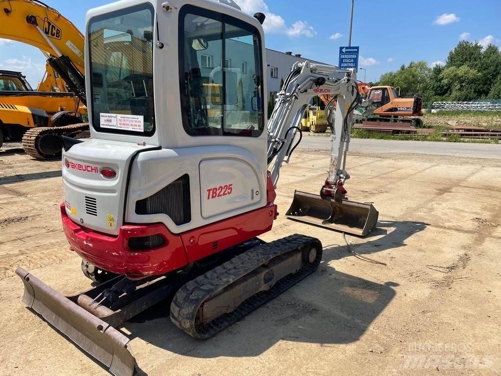 Takeuchi TB225 Mini bagri <7t