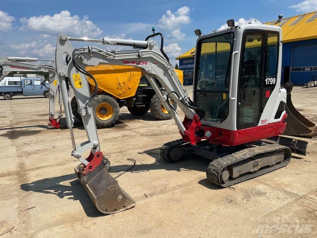 Takeuchi TB225 Mini bagri <7t
