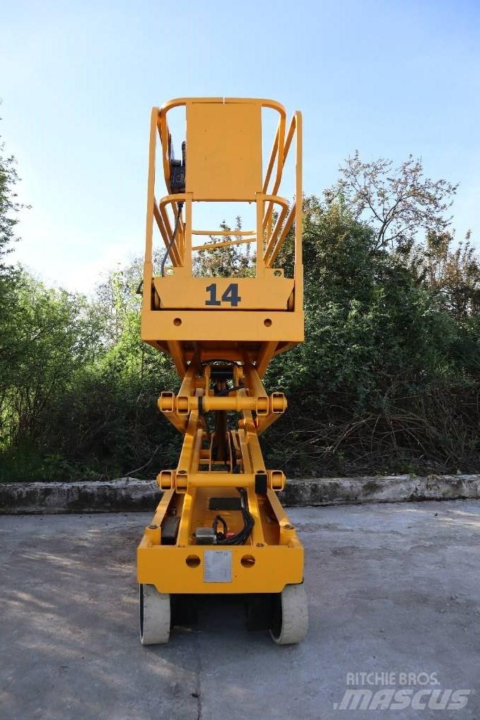 Haulotte Compact 8 Škarjaste dvižne ploščadi