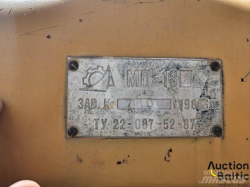  T - 130 Buldožerji goseničarji