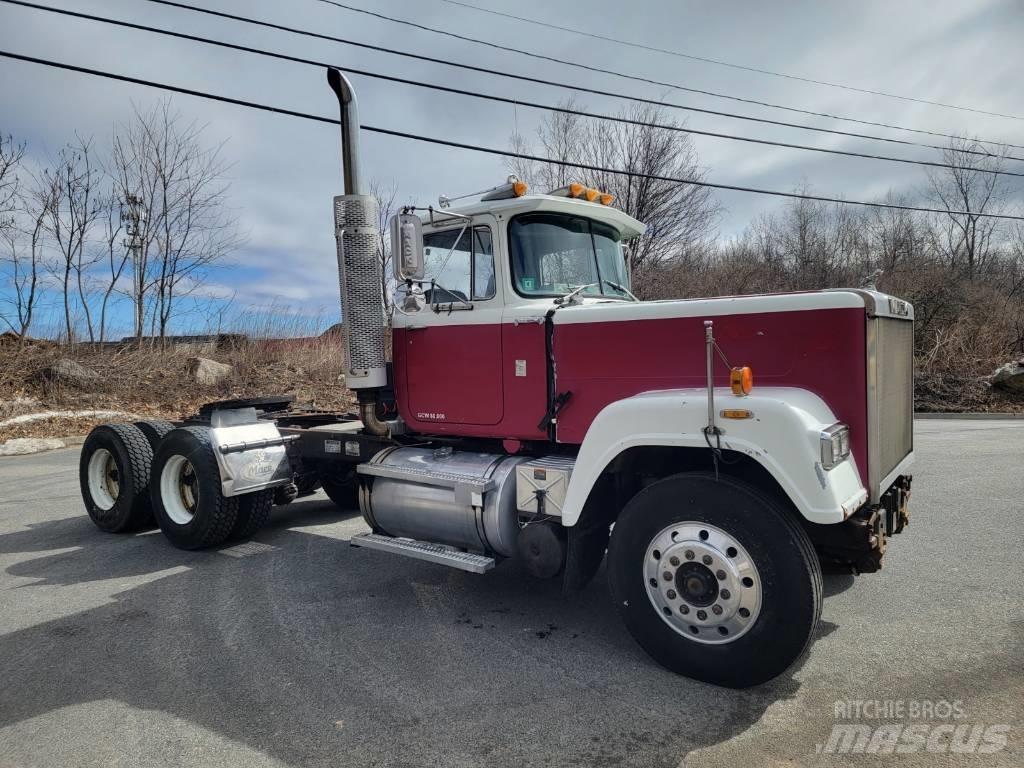 Mack RW613 Vlačilci