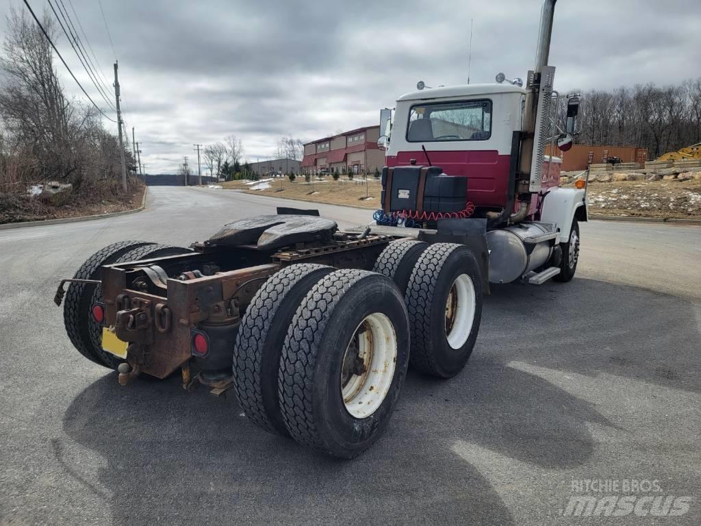 Mack RW613 Vlačilci