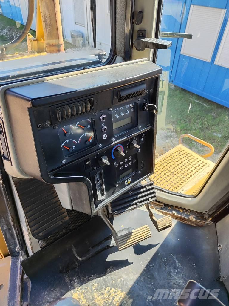 CAT D 6 R XL Buldožerji goseničarji