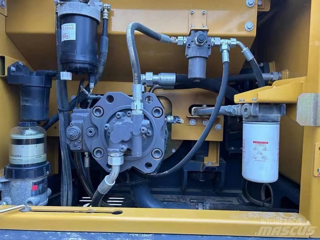 XCMG XE 200 DA Bagri goseničarji