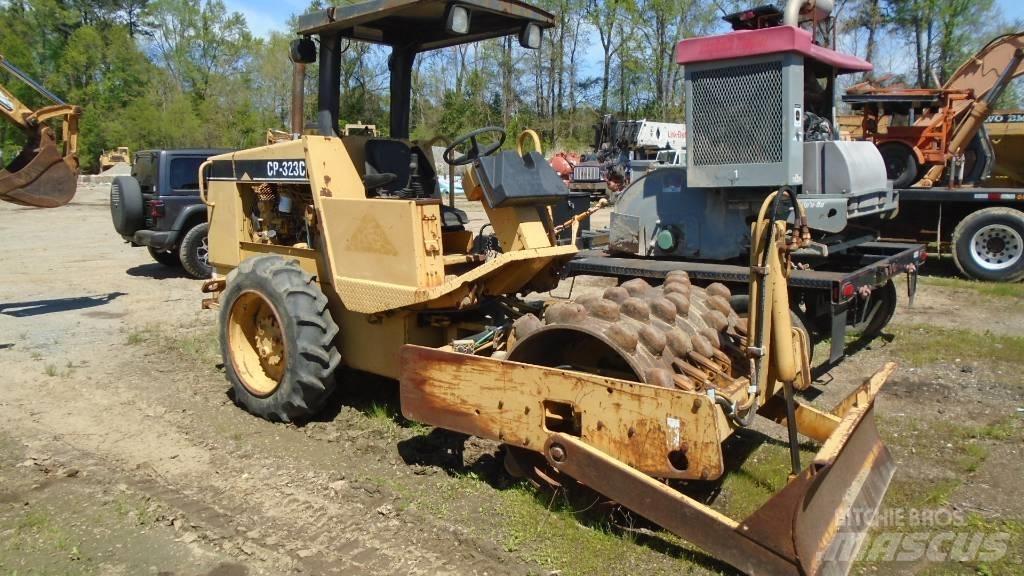 CAT CP 323 C Kombinirani valjarji