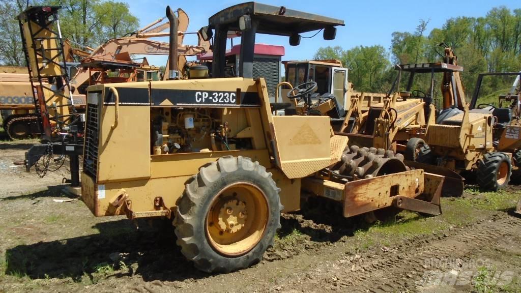 CAT CP 323 C Kombinirani valjarji