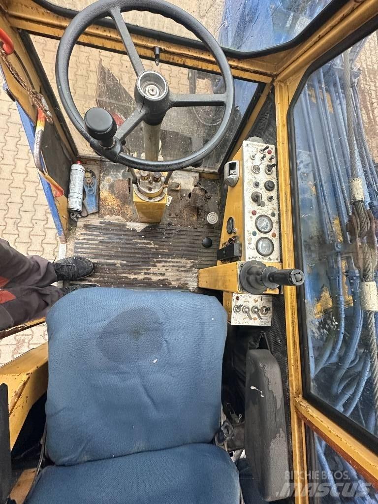 Sennebogen 212 Druga dvigala/žerjavi