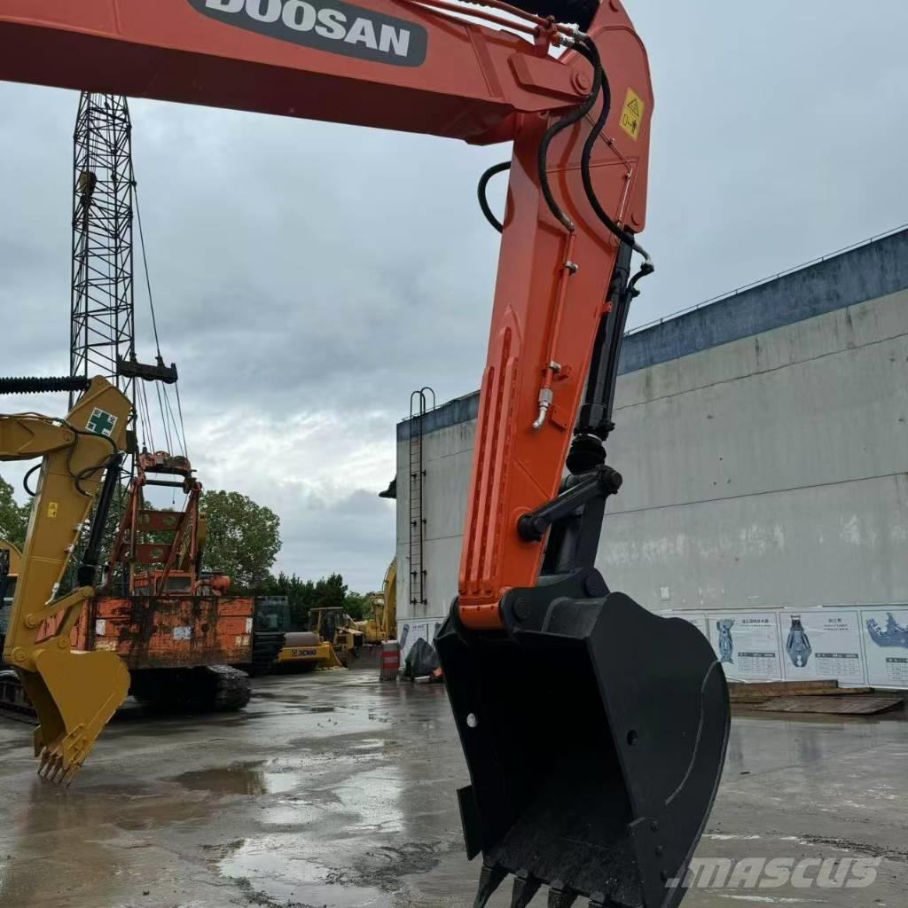 Doosan DX 225 LC Bagri goseničarji