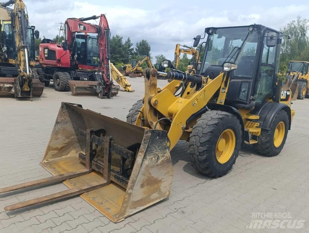 CAT 908M Kolesni nakladalci