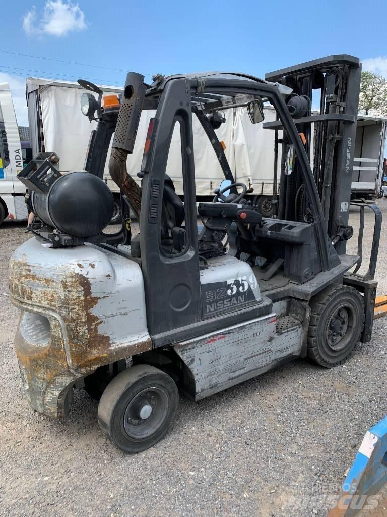 Nissan UG1D2A32LQ Plinski viličarji
