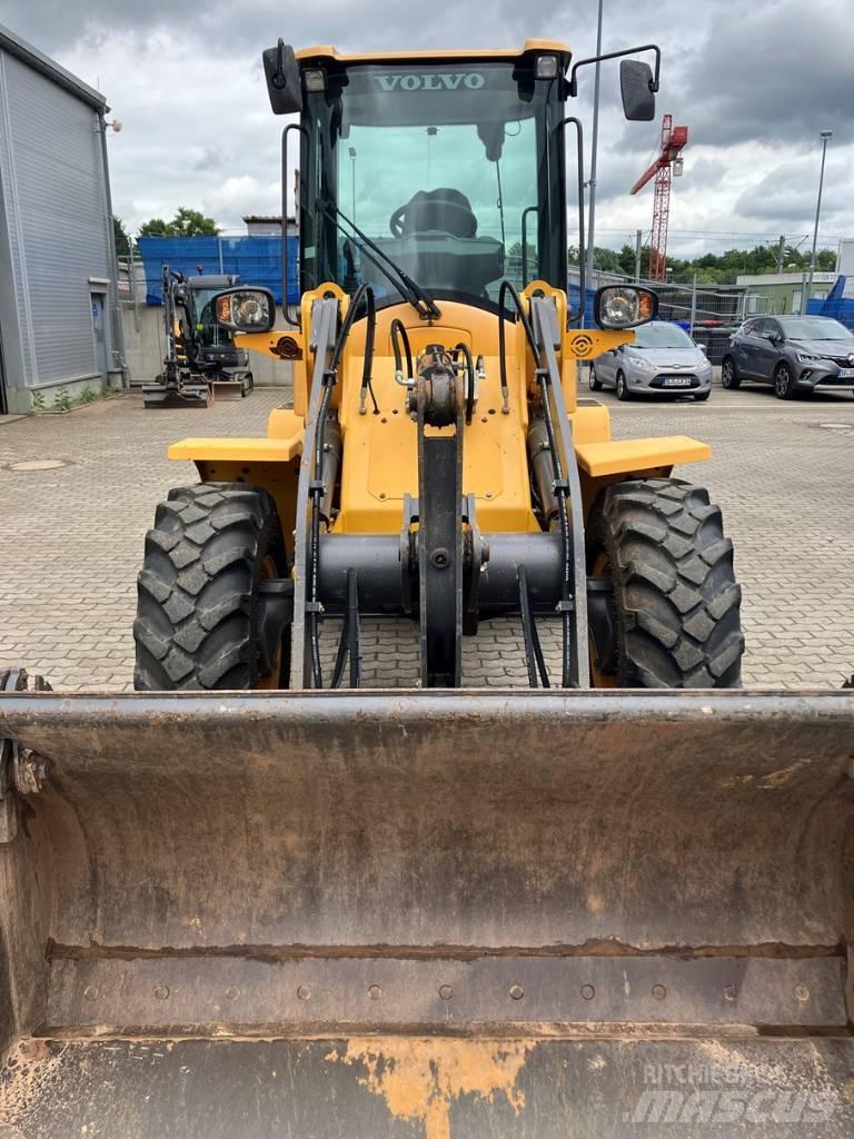 Volvo L 30 G Kolesni nakladalci