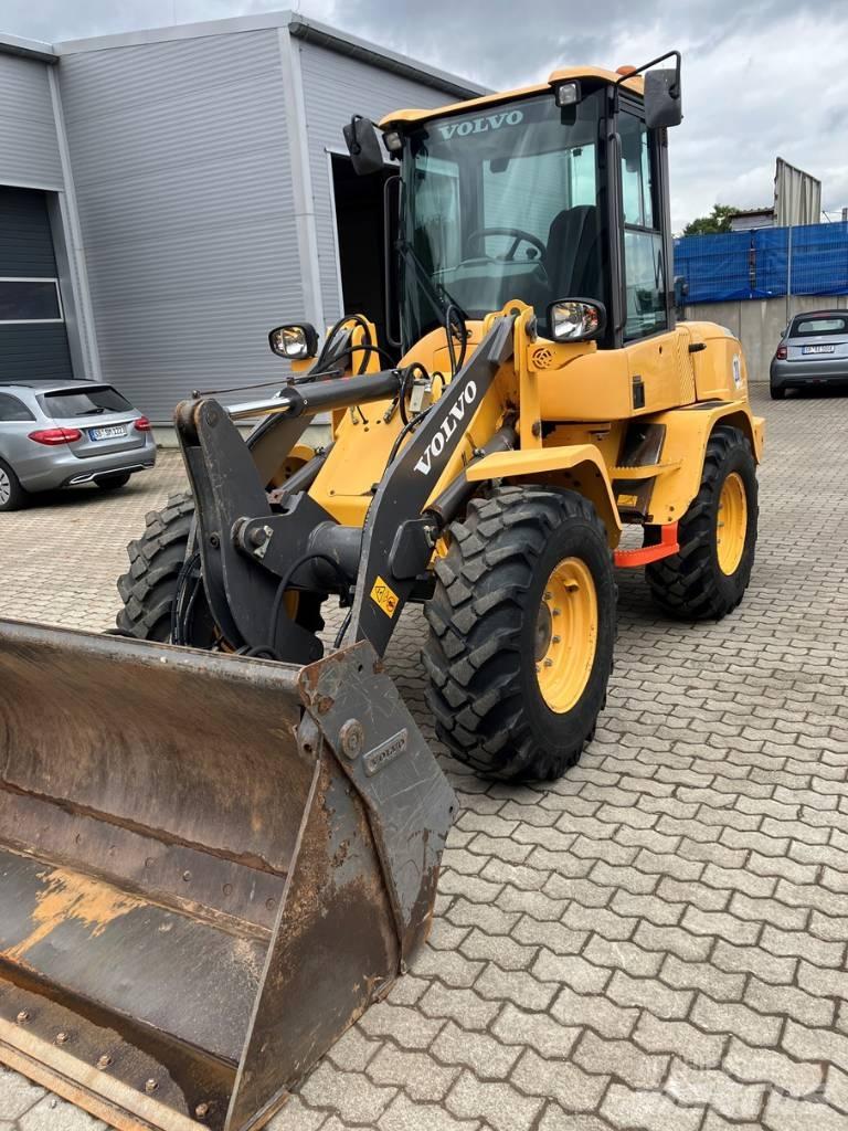 Volvo L 30 G Kolesni nakladalci