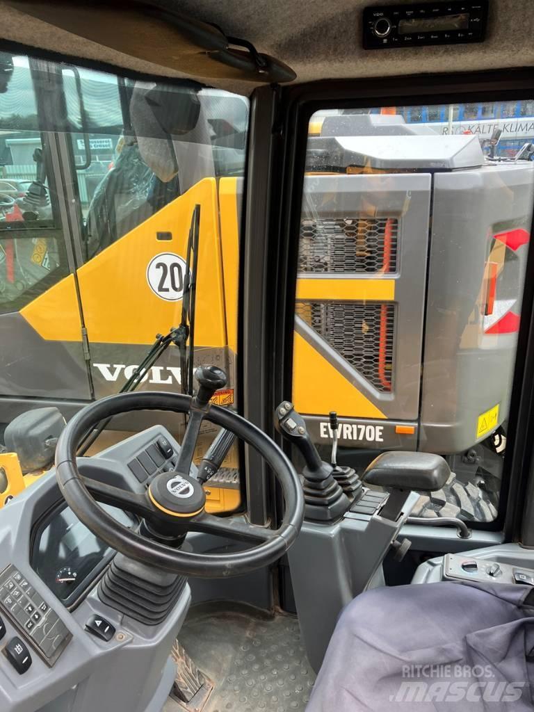 Volvo L 30 G Kolesni nakladalci