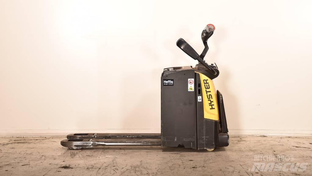 Hyster P3.0S Električni nizko dvižni viličar s stojiščem