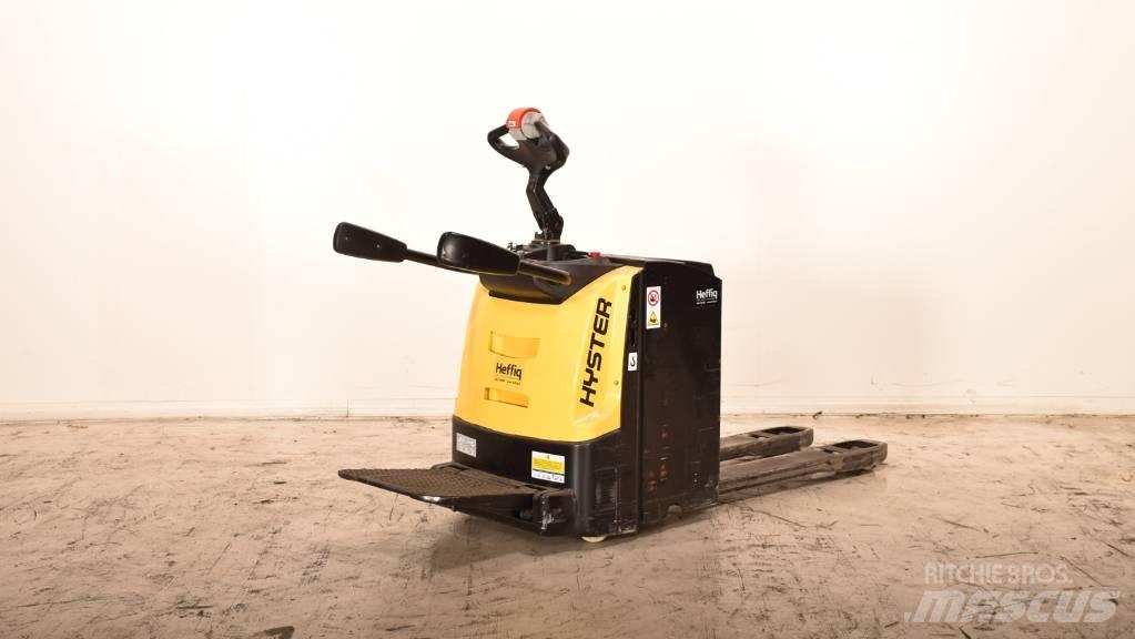Hyster P3.0S Električni nizko dvižni viličar s stojiščem
