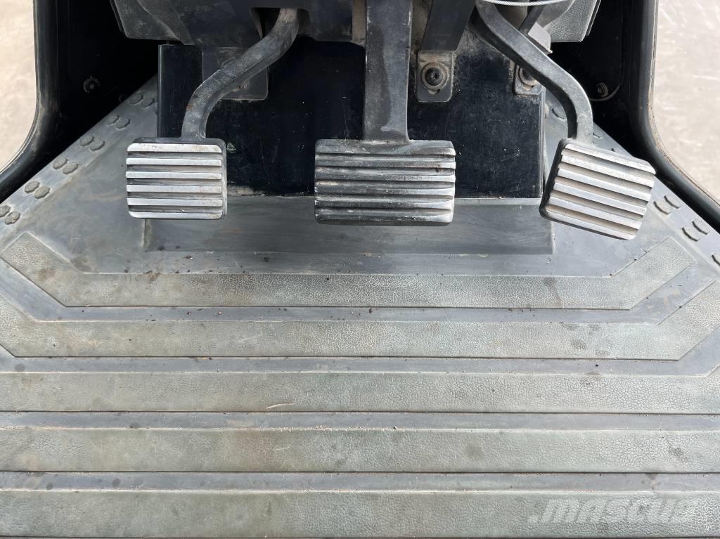 CAT 140M2 AWD Grederji