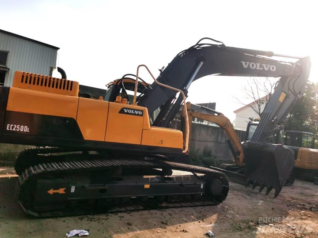 Volvo EC 250 D L Bagri goseničarji