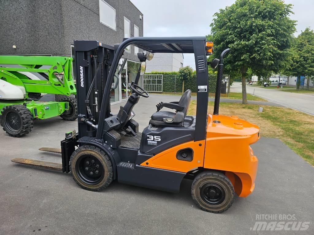 Doosan D 35 S-7 Dizelski viličarji