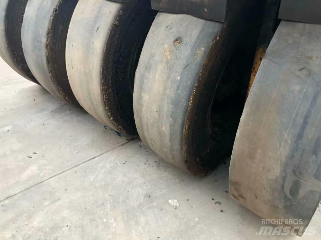 XCMG XP303 Kolesni valjarji s pnevmatikami