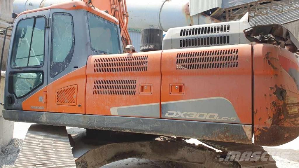 Doosan DX 300 LC-5 Bagri goseničarji