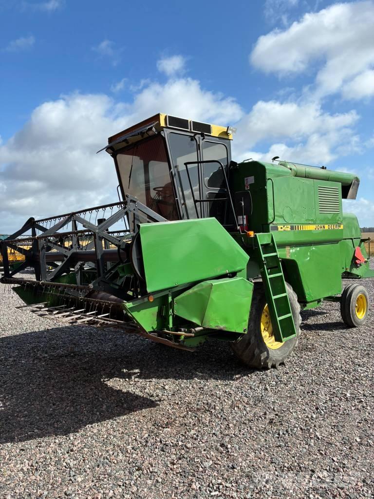 John Deere 1042 Kombajni