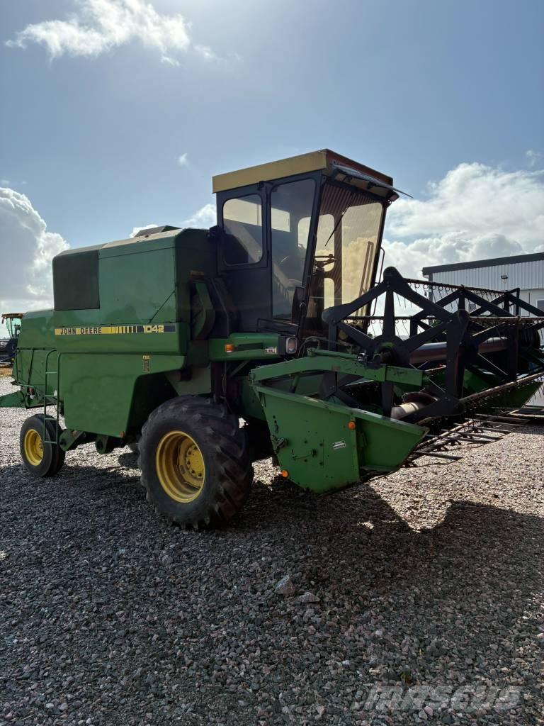 John Deere 1042 Kombajni