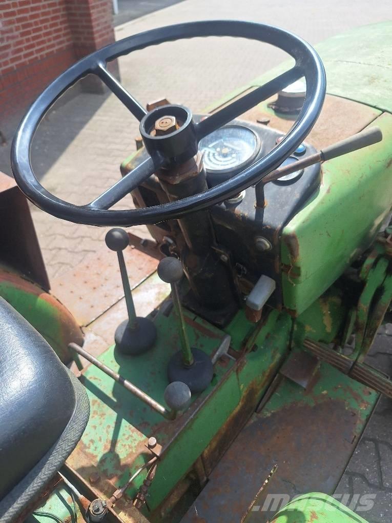 John Deere 1020 Traktorji