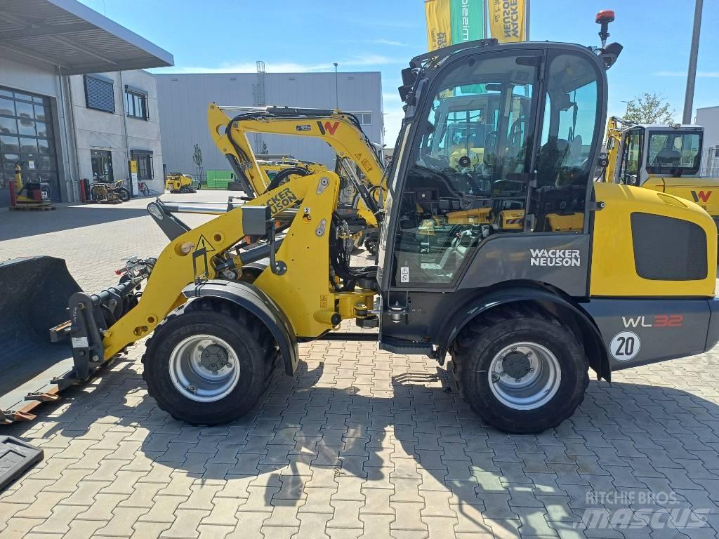 Wacker Neuson WL32 Kolesni nakladalci