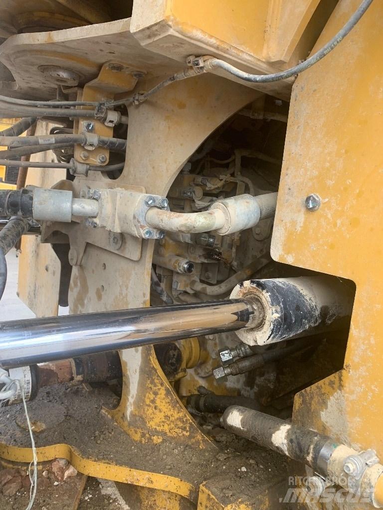 CAT 972 M Kolesni nakladalci