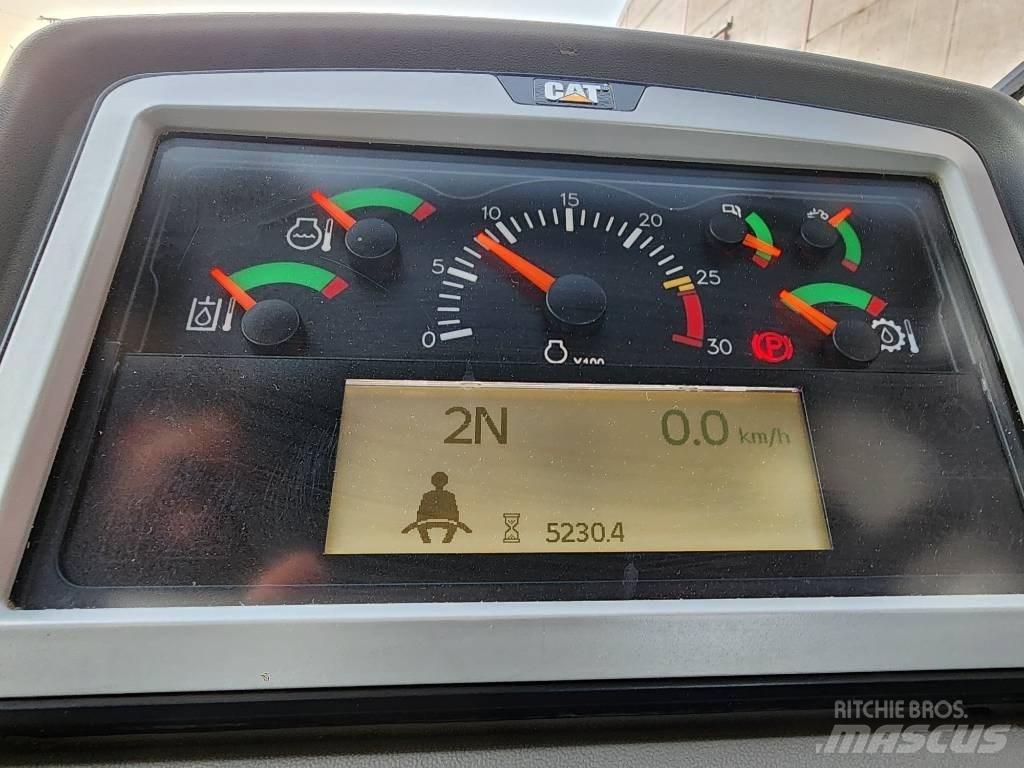 CAT 972 M Kolesni nakladalci