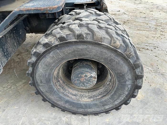Hyundai HW140 Bagri na kolesih