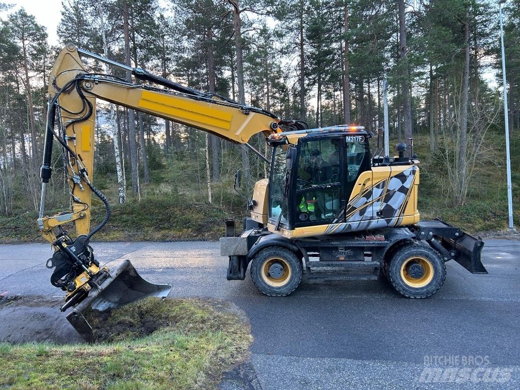 CAT M 317F Bagri na kolesih