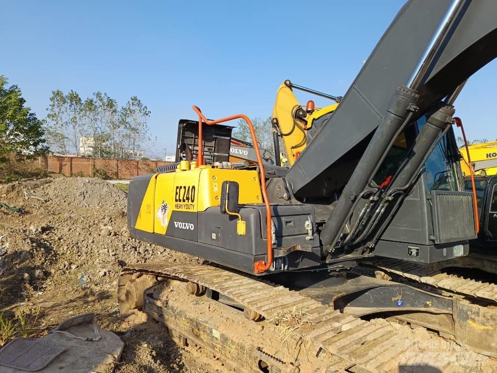 Volvo EC 240 Bagri goseničarji