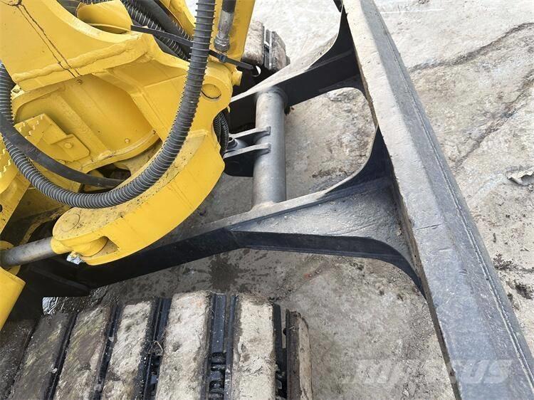 Komatsu PC40 Bagri goseničarji