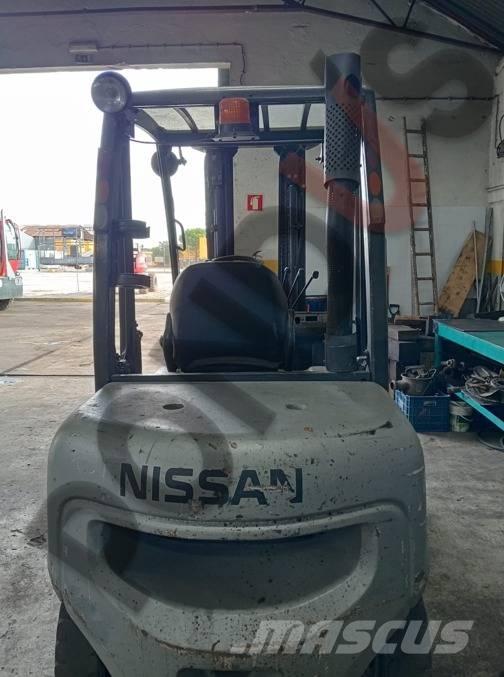 Nissan FGD02A30Q Viličarji s pomičnim teleskopom
