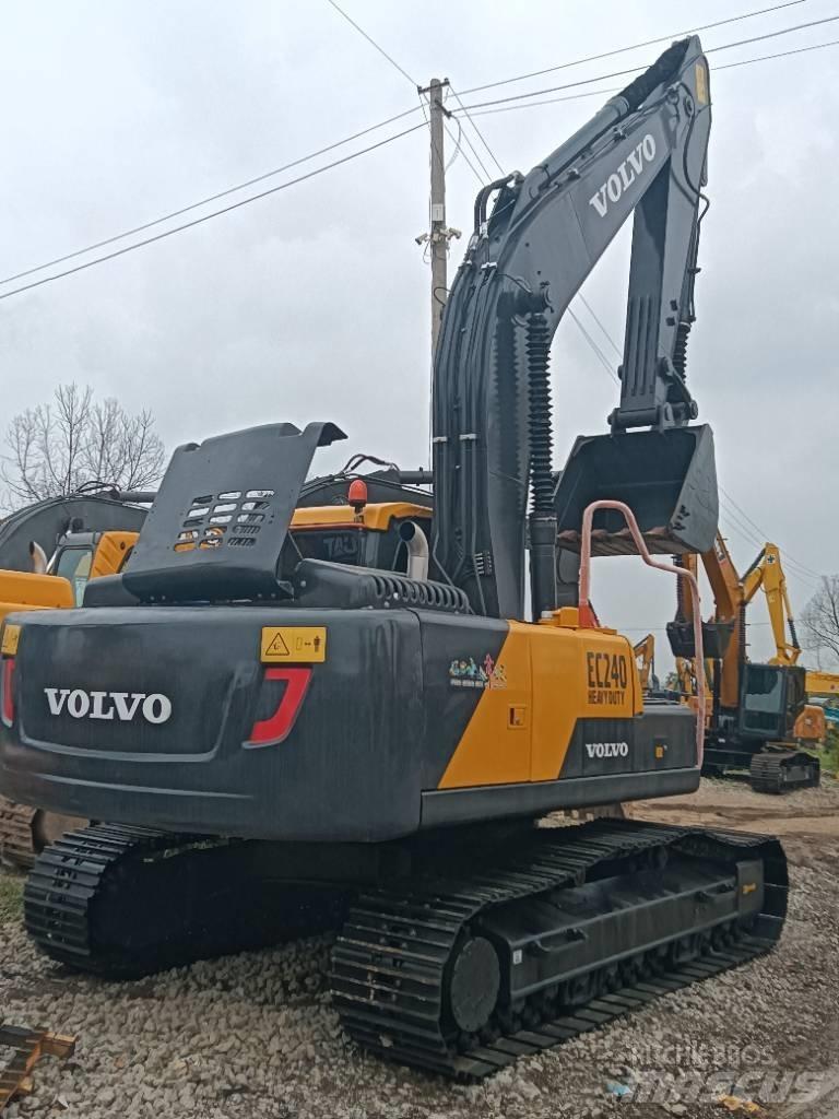 Volvo EC 240 Bagri goseničarji