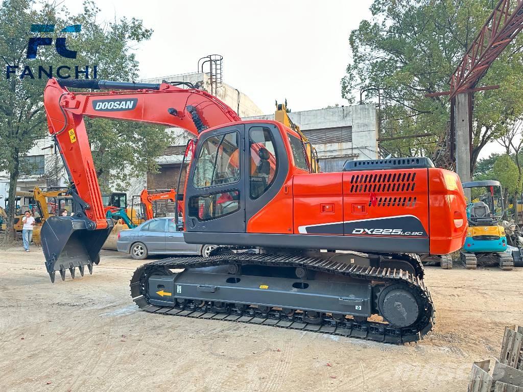 Doosan DX 225 LC Bagri goseničarji