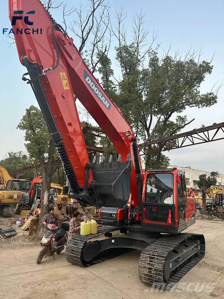 Doosan DX 225 LC Bagri goseničarji