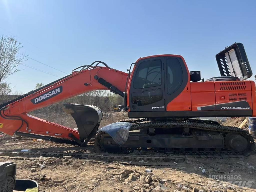 Doosan DX225LC-9C Bagri goseničarji