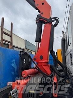 Iveco Trakker 310 Tovornjaki z žerjavom