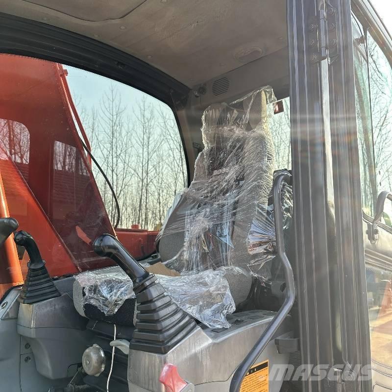 Doosan DX 140 Bagri goseničarji