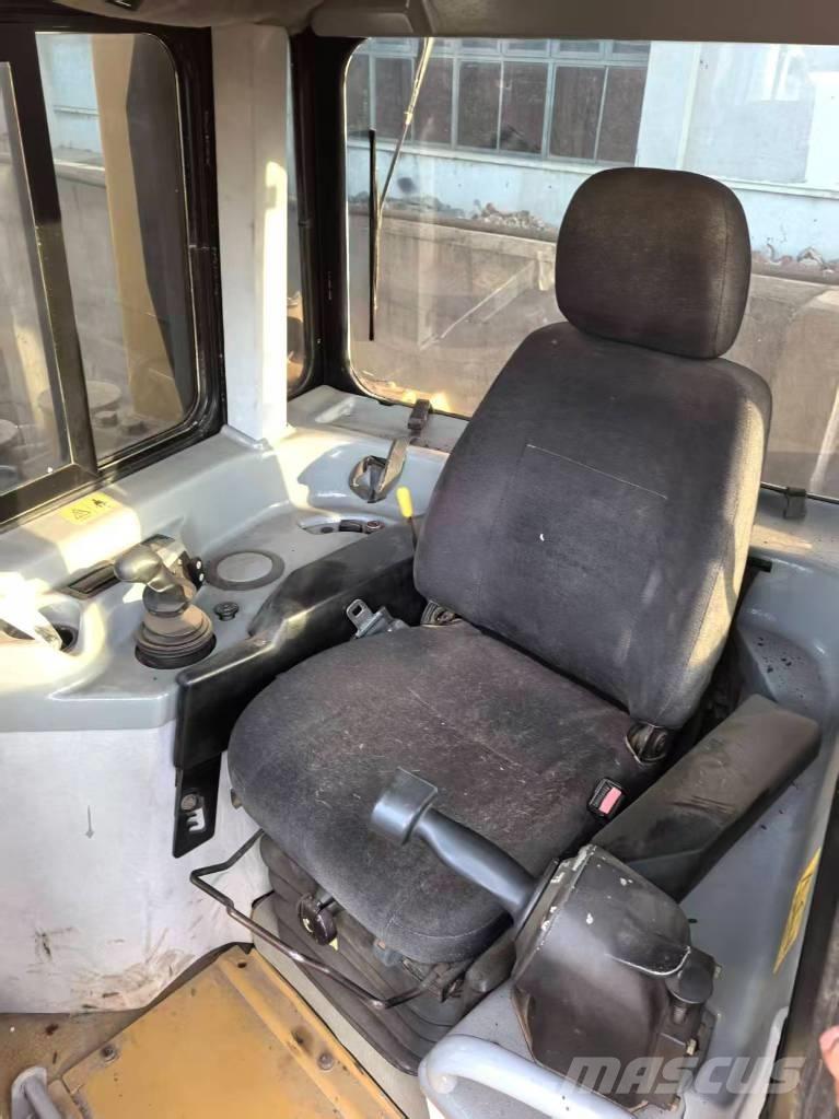 CAT CAT D6R Buldožerji goseničarji