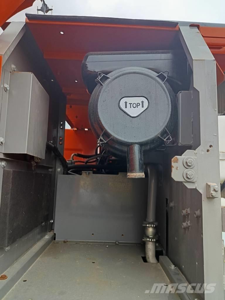 Hitachi ZX 210 Bagri goseničarji