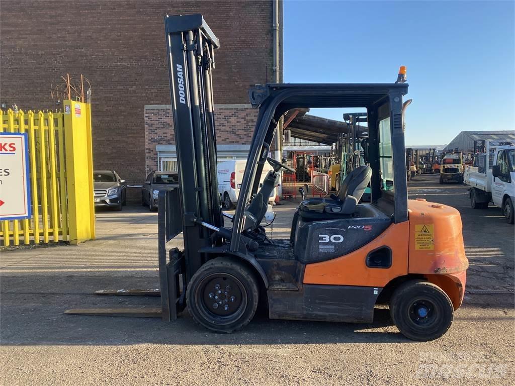 Doosan D30S-5 Dizelski viličarji