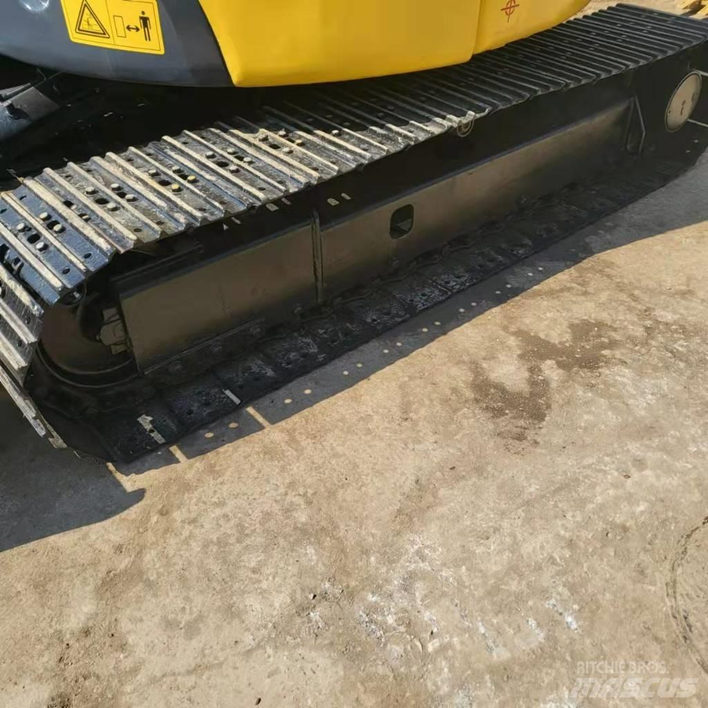 Komatsu PC50 Bagri goseničarji